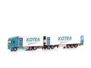 KOTRA LOGISTICS; SCANIA R NORMAL CR20N 6X2 TAGAXEL RIGAD LASTBIL DRAGSTÅNG VÄGTRÅG – 8 AXLAR