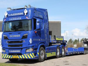 TJ BJERGNING; SCANIA R HIGHLINE CR20H 6X4 EURO PX LOW LOADER – 3 AXLE