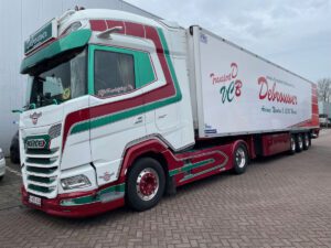 TRANSPORT DEBROUWER; DAF XG+ 4X2 REEFER TRAILER – 3 AXLE