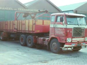 FA. J.V.’T KRUIS & ZN.; VOLVO F88 6X2 TAG AXLE CLASSIC BRICK TRAILER – 3 AXLE