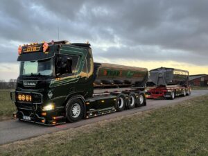 BYe Team AB PEAB SCANIA S NORMAL CS20N 8×4 RIGED TRUCK DRAWBAR HOOKLIFT SYSTEM + HOOKLIFT CONTAINER ASPHALT