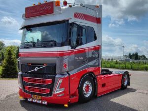 RENS VERKLEIJ; VOLVO FH5 GLOBETROTTER 4X2