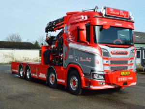 Thomas Berg; SCANIA R NORMAL CR20N 8X4 RIGED FLATBED TRUCK WITH FASSI 1100 + JIB