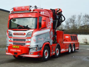 Thomas Berg; SCANIA R NORMAL CR20N 8X4 RIGED FLATBED TRUCK WITH FASSI 1100 + JIB