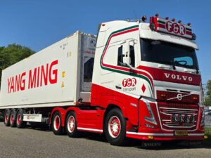 F&R Transport; VOLVO FH5 GLOBETROTTER 6X2 TWIN STEER FLEX CONTAINER TRAILER – 3 AXLE + 40FT REEFER CONTAINER CARRIER