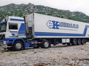 Ijzerman Transport; VOLVO F12 GLOBETROTTER 4X2 CLASSIC REEFER TRAILER – 3 AXLE