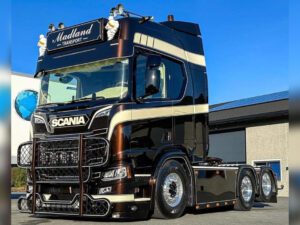 Madland; SCANIA R HIGHLINE CR20H 6X2 TAG AXLE