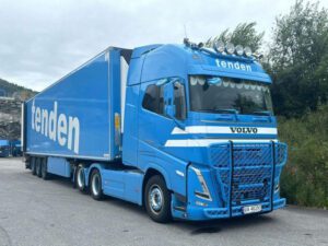 Tenden; VOLVO FH5 GLOBETROTTER XXL 6X2 TAG AXLE REEFER TRAILER – 3 AXLE