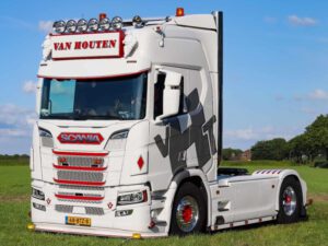 Van Houten; SCANIA R HIGHLINE CR20H 4X2