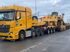 ZTZ Logistics; MERCEDES-BENZ ACTROS MP5 BIG SPACE 8X4 LOW LOADER – 5 AXLE + DOLLY – 3 AXLE