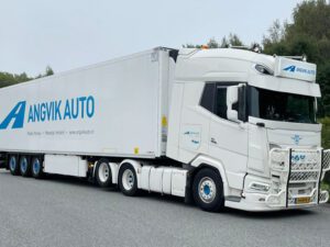 Angvik Auto; DAF XG+ 6X2 TAGAXLE KYLTRAILER – 3 AXLAR