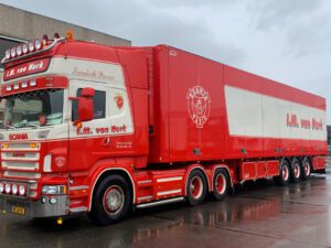 IM van Herk; SCANIA R5 TOPLINE 6X2 TAGAXEL KYLTRAILER – 3 AXLAR