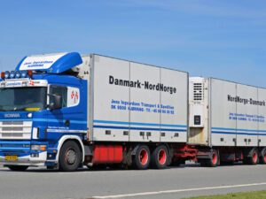 Jens Ingvardsen; SCANIA R4 FLAT ROOF RIGED REEFER TRUCK 6X2 TAG AXLE RIGED REEFER DRAWBAR TURNTABLE TRAILER – 6 AXLE