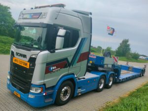 Pol Transport; SCANIA S HIGHLINE CS20H ​​​​6X2 TAGAXLE EURO PX LÅGLASTARE – 2 AXLAR