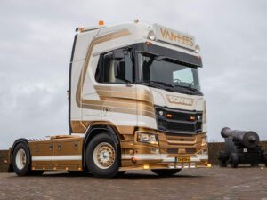 Van Hees; SCANIA R HIGHLINE CR20H 4X2