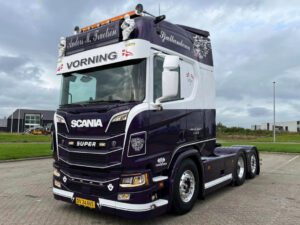 Anders M. Truelsen; SCANIA R HIGHLINE CR20H 6X2 TAG AXLE