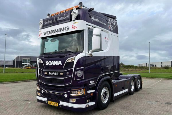 Anders M. Truelsen; SCANIA R HIGHLINE CR20H 6X2 TAG AXLE