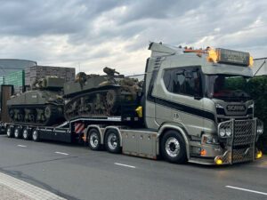 Dijkstra; SCANIA R NORMAL CR20N 6X2 TAG AXLE SEMI LOW LOADER WITH RAMPS – 4 AXLE