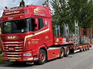 Karsten V. Olesen; DAF XG+ 6X2 TAG AXLE SEMI LOW LOADER WITH RAMPS – 4 AXLE