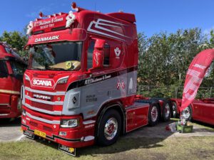 N.C. Christensen & Sonner; SCANIA R HIGHLINE CR20H 6X2 TWIN STEER