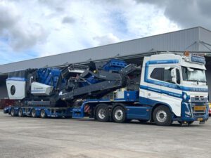 Schoones B.V.; VOLVO FH5 GLOBETROTTER 6X2 TWIN STEER SEMI WHEEL WELL LOW LOADER – 4 AXLE