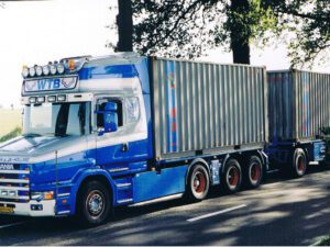 WTB – W.Willemstein & Zn; SCANIA 4 SERIES TORPEDO TOPLINE 8X2 TRIDEM RIGED CONTAINER FRAME TRUCK DRAWBAR TRAILER – 7 AXLE + 2X 20FT CONTAINER