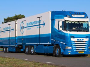 RVE Plantenexport; DAF XG+ RIGED REEFER TRUCK 6X2 TAG AXLE RIGED REEFER DRAWBAR CENTRE-AXLED TRAILER – 2 AXLE