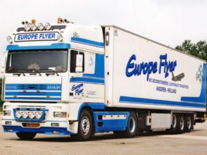 Europa Flyer; DAF 95XF SUPER SPACE CAB 4X2 REEFFER TRAILER – 3 AXLAR