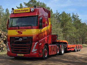 Klaas Kuiper Transport; VOLVO FH5 GLOBETROTTER 6X2 TWIN STYR SEMI LÅGLASTARE – 3 AXLAR