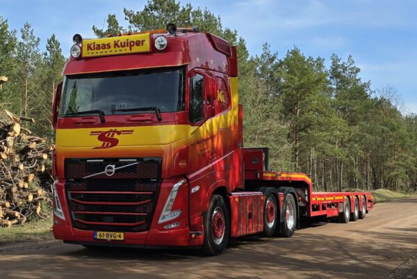 Klaas Kuiper Transport; VOLVO FH5 GLOBETROTTER 6X2 TWIN STYR SEMI LÅGLASTARE - 3 AXLAR