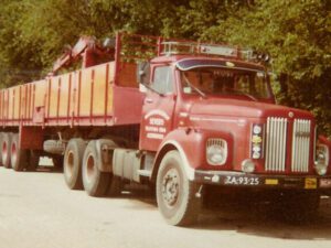 Severs; SCANIA L110 DAY CAB TORPEDO 6X2 TAGAXLE CLASSIC BRICK TRAILER – 3 AXLAR