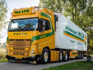 Van Lith; VOLVO FH5 GLOBETROTTER XL 6X2 TWIN STYR REEFFER TRAILER – 3 AXLIG