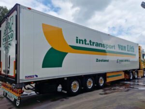 Van Lith; VOLVO FH5 GLOBETROTTER XL 6X2 TWIN STYR REEFFER TRAILER – 3 AXLIG