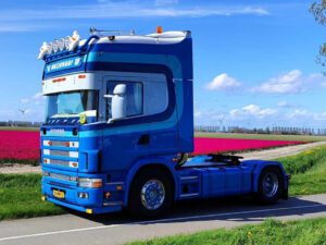 Wassenaar transport en dienstverlening; SCANIA 4 SERIES TOPLINE 4X2