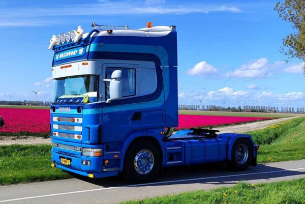 Wassenaar transport en dienstverlening; SCANIA 4 SERIES TOPLINE 4X2