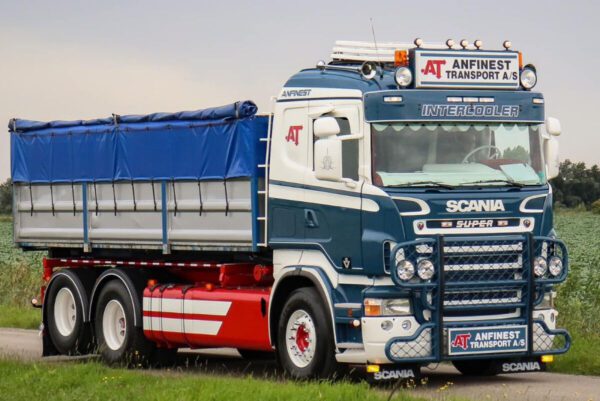 Anfinest; SCANIA R5 FLAT ROOF RIGED TRUCK WITH HOOKLIFT SYSTEM 6X2 TAG AXLE + 15M3 CONTAINER