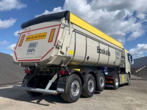 Boskalis; VOLVO FH5 SLEEPER CAB ELECTRIC 4X2 NON STEERING TIPPER TRAILER – 3 AXLE