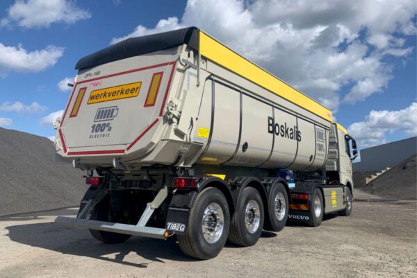 Boskalis; VOLVO FH5 SLEEPER CAB ELECTRIC 4X2 NON STEERING TIPPER TRAILER - 3 AXLE - Bild 2