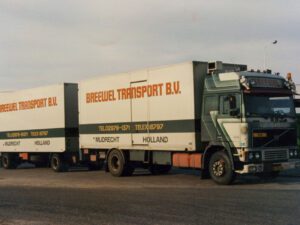 Breewel; VOLVO F12 GLOBETROTTER RIGED BOX TRUCK 4X2 RIGED BOX DRAWBAR TURNTABLE TRAILER – 2 AXLE