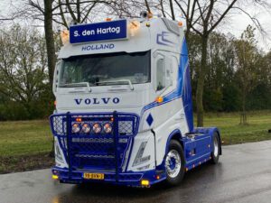 H. den Hartog; VOLVO FH5 GLOBETROTTER XL 4X2