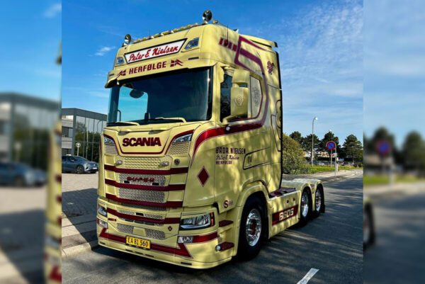 Peter E. Nielsen; SCANIA S HIGHLINE CS20H 6X2 TAG AXLE