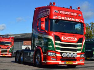 Preben Hansen; SCANIA R HIGHLINE CR20H 6X2 TAG AXLE