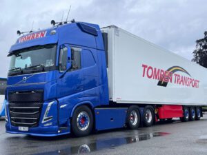 Tomren; VOLVO FH5 GLOBETROTTER XL 6X2 TAG AXLE REEFER TRAILER – 3 AXLE