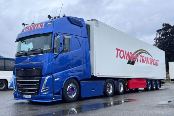 Tomren; VOLVO FH5 GLOBETROTTER XL 6X2 TAG AXLE REEFER TRAILER - 3 AXLE