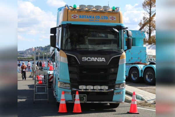 Koyama; SCANIA R HIGHLINE CR20H 6X4