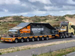 M. Verschoor; VOLVO FH5 GLOBETROTTER XL 8X4 MANOOVR – 7 AXLE